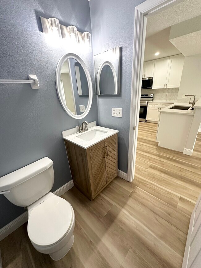 Building Photo - 804 E South St