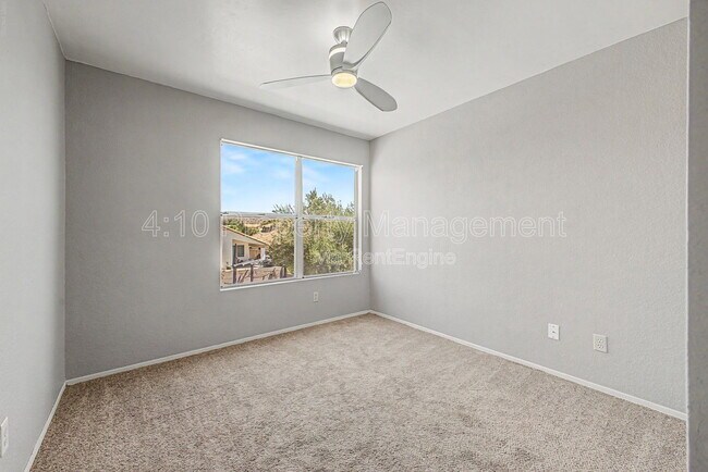 Building Photo - 3236 E Hiddenview Dr