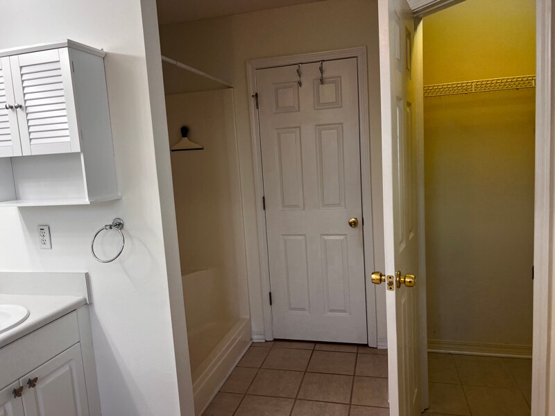 Building Photo - 8080 Castle Pointe Way