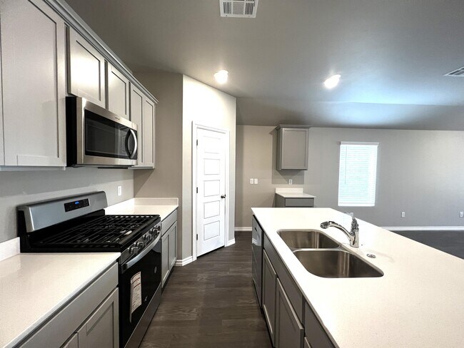 Building Photo - 2717 Dennis Drive