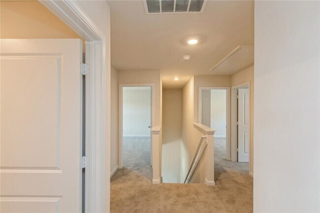 Building Photo - 625 Mackenzie Cv