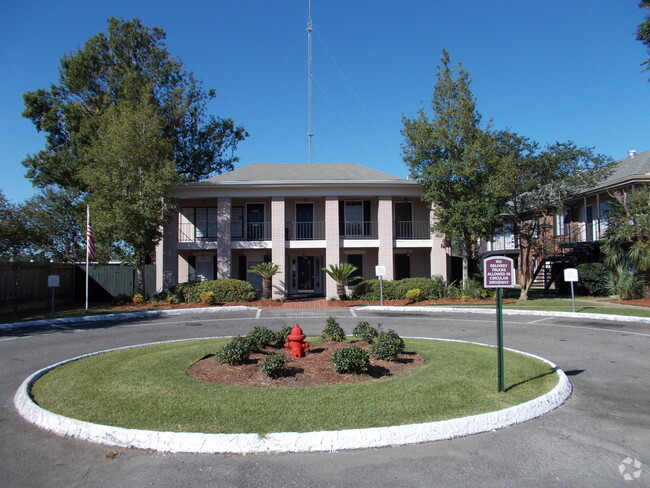 Building Photo - Oak Alley Apartments