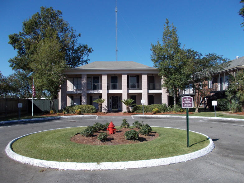 Primary Photo - Oak Alley Apartments