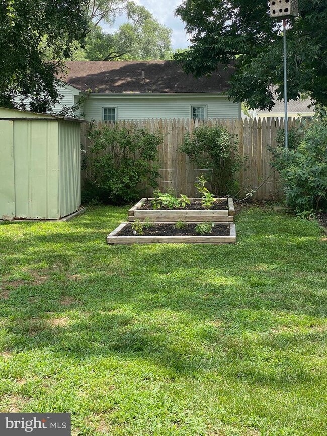 Building Photo - 1009 Tyler Ave