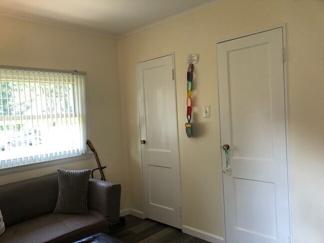 Building Photo - Great Family Home! 3 Bedroom/1 Bath Home o...