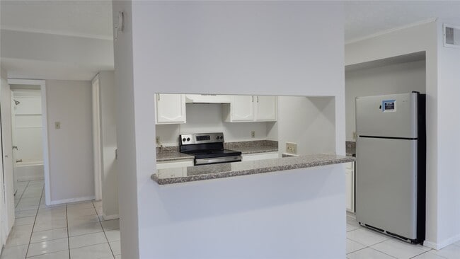 Building Photo - 9102 Benthos Dr