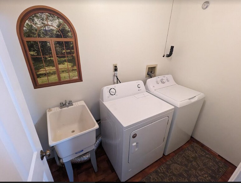 Laundry Room - 105 Woodbine Dr