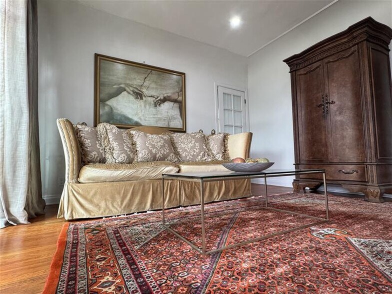 Building Photo - 1056 S Redondo Blvd