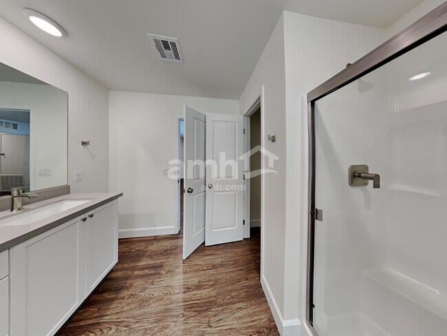 Building Photo - 6054 Theodore St