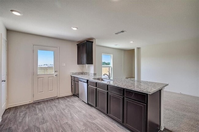Building Photo - 221 Cres Park Dr
