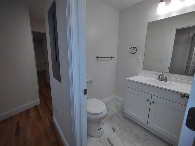 Building Photo - 394 Union Ave