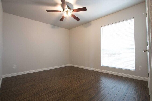 Building Photo - 602 Red Bud Cove