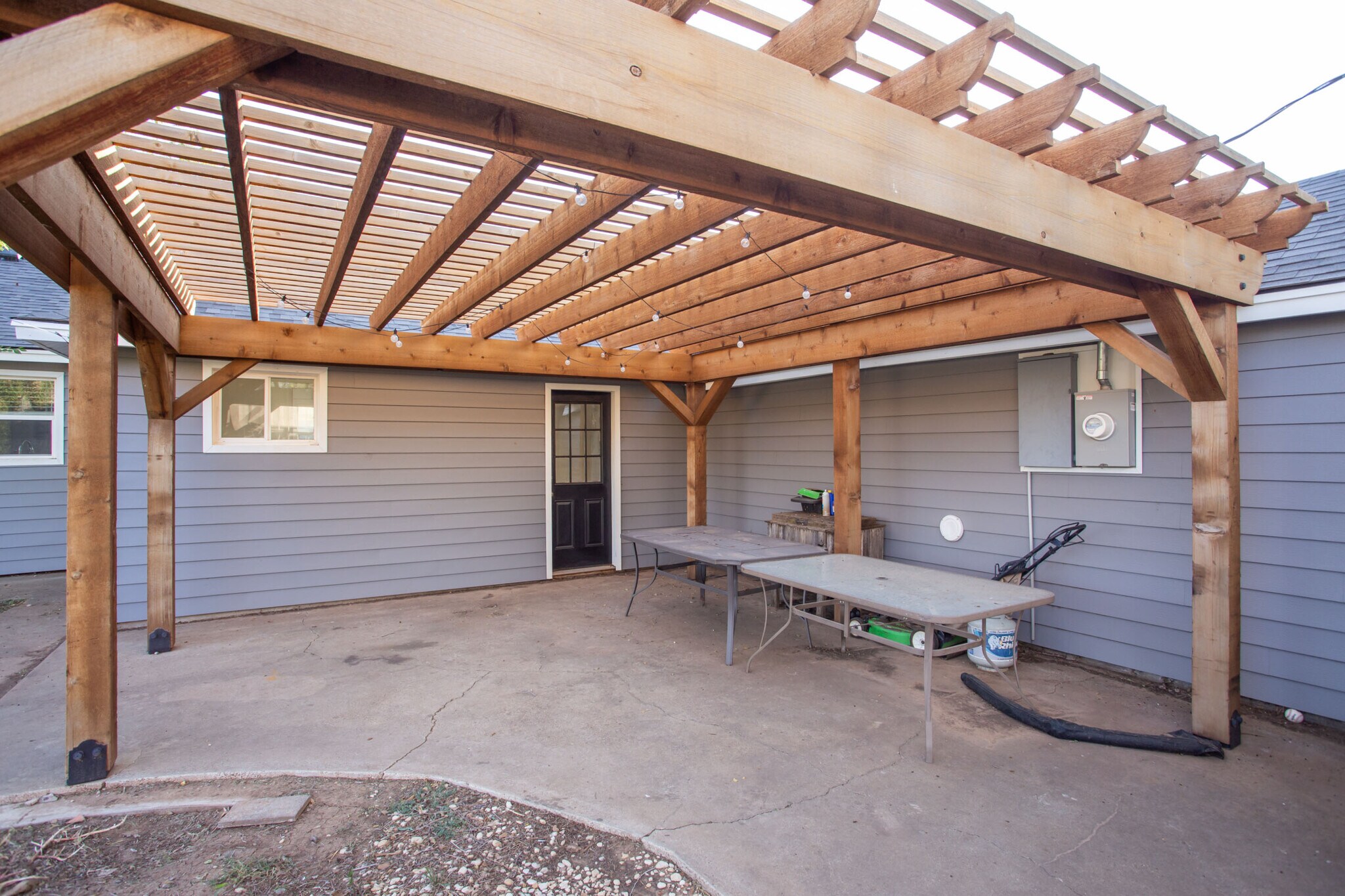 Building Photo - 1105 Main St