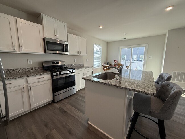 Building Photo - 4 Bedroom Modern Home in York County