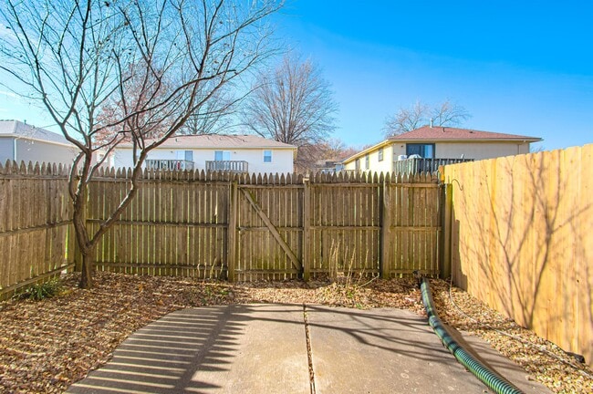 Building Photo - 8011 E 130th Ct