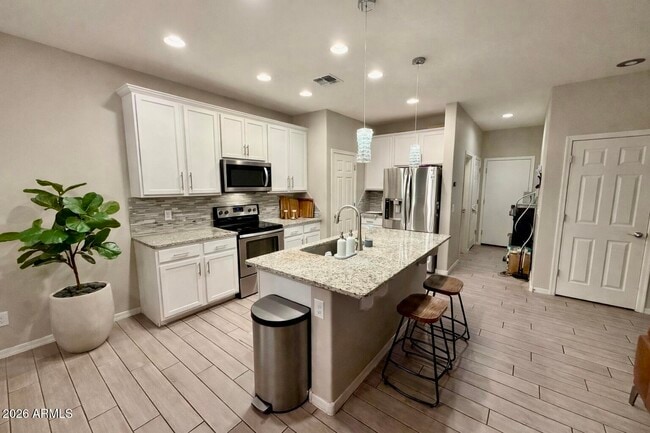 Building Photo - 2254 E University Dr