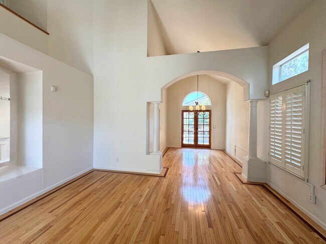 Building Photo - 5017 Toyon Way