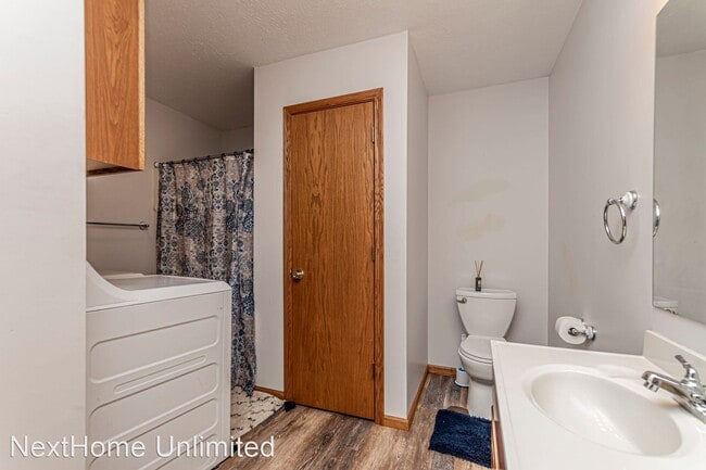 Building Photo - 3 br, 2 bath House - 120 W Spruce St
