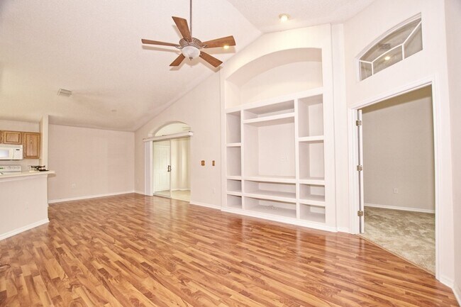 Building Photo - Spacious 3/2 Home For Rent in Davenport with extra Florida/Sun Room!!