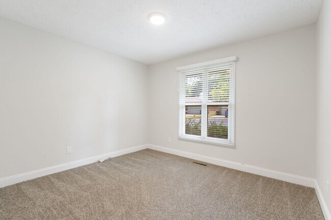 Building Photo - 3259 S Elmira Ave