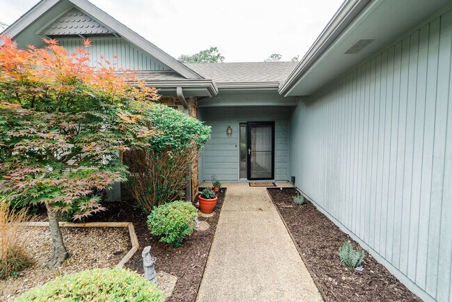 Building Photo - 3 Bed, 2 bath, in Hot Springs Village