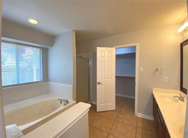 Building Photo - 2308 Wright Cir