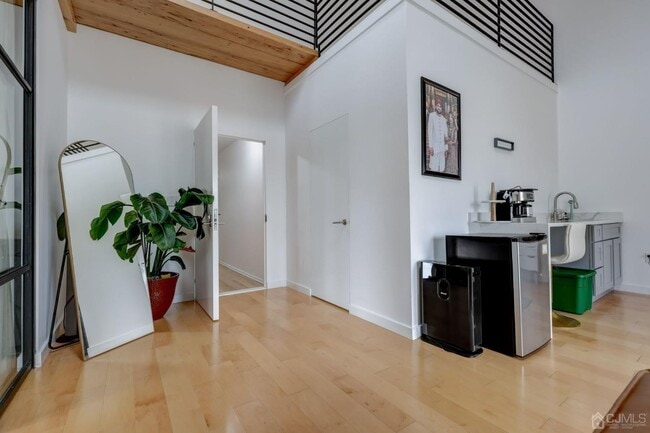 Building Photo - 23 Gramercy Dr