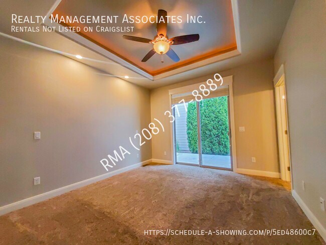 Building Photo - 11277 W Portola St
