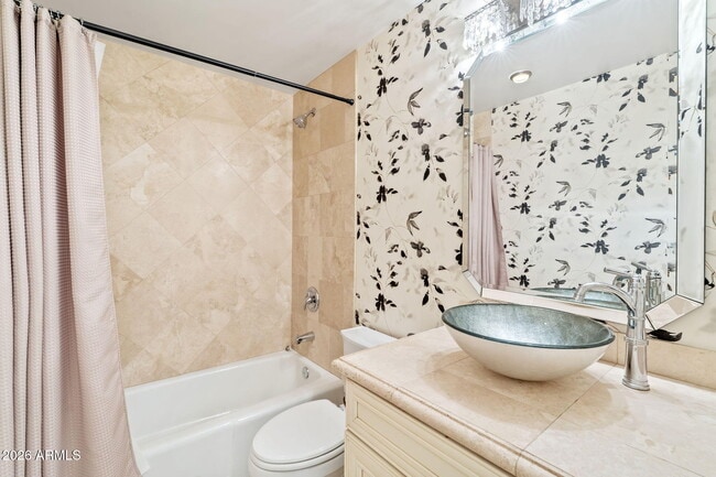 Building Photo - 2614 E Osborn Rd