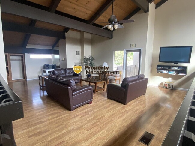 Building Photo - Coming Soon! 2 Bedroom Condo in Gated Community!