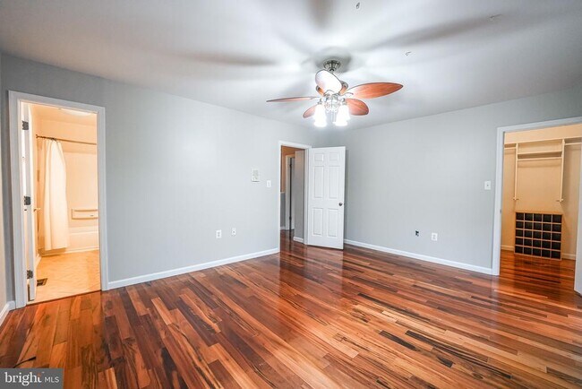 Building Photo - 4230 Avon Dr