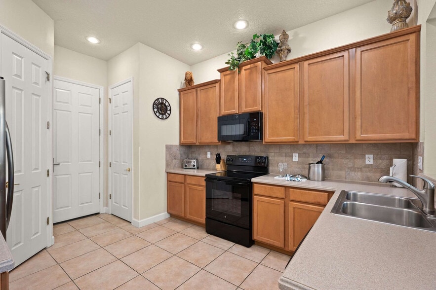 Building Photo - 1419 Fairview Cir