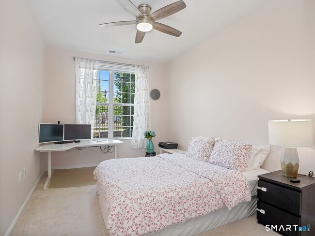 Building Photo - 302 Center Meadow Ln