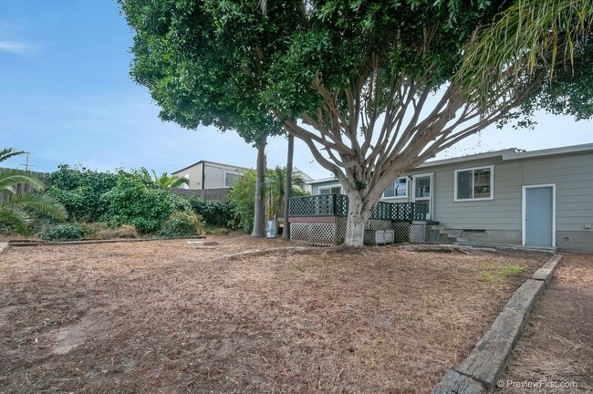 Building Photo - Super Cute Beach Cottage on an Oversized O...