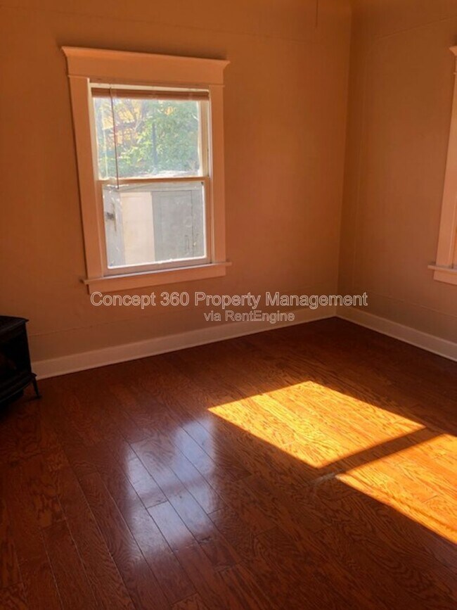 Building Photo - 1144 E Appleton St