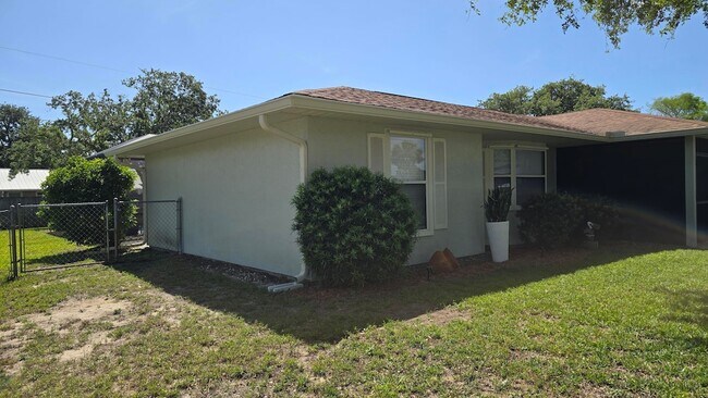 Building Photo - 670 Nobles St