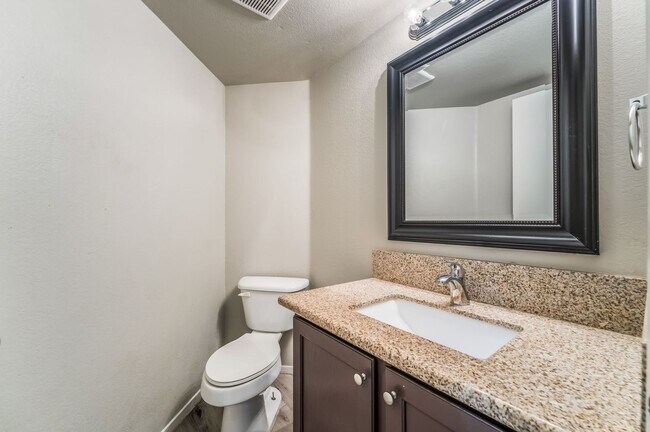 Building Photo - Stunning 4 bedroom home in Henderson with POOL!