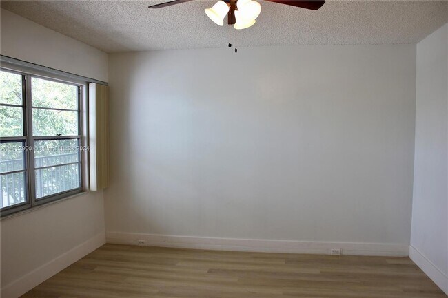 Building Photo - 400 SW 134th Way