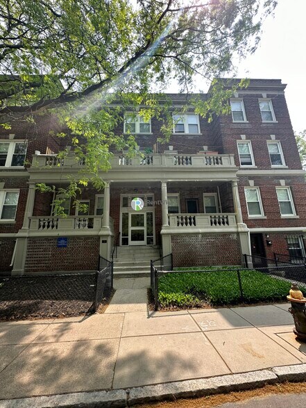 Building Photo - 9 Egremont Rd