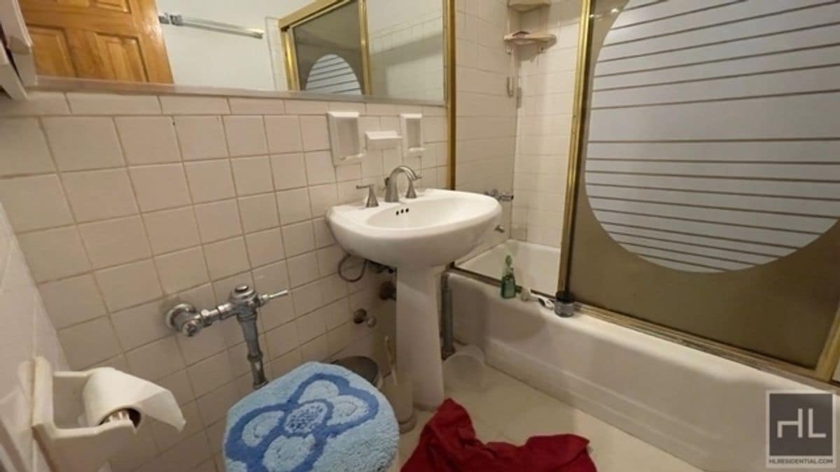 Building Photo - BRIGHT AND  LARGE 2  BEDROOMS RUGBY ROAD/P...