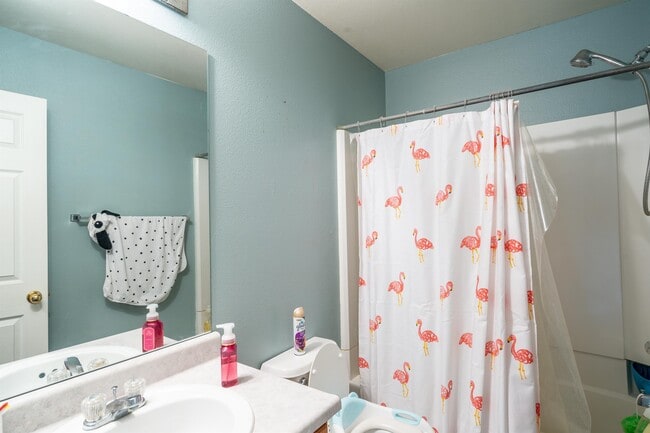 Building Photo - 857 Regent Ct