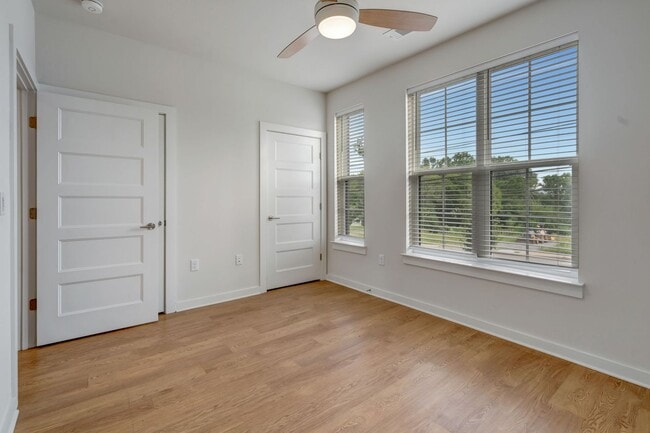 Building Photo - **Move-In Special - $500 off first month's rent**