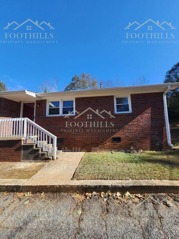 Building Photo - 202 Kennemore St