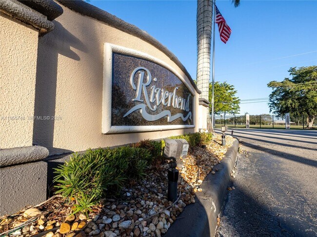 Building Photo - 200 W Riverbend Dr