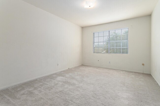 Building Photo - 5960 Townhouse Ln