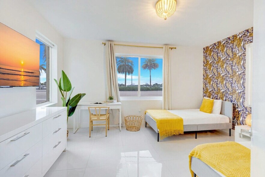 Building Photo - 809 S Ocean Dr