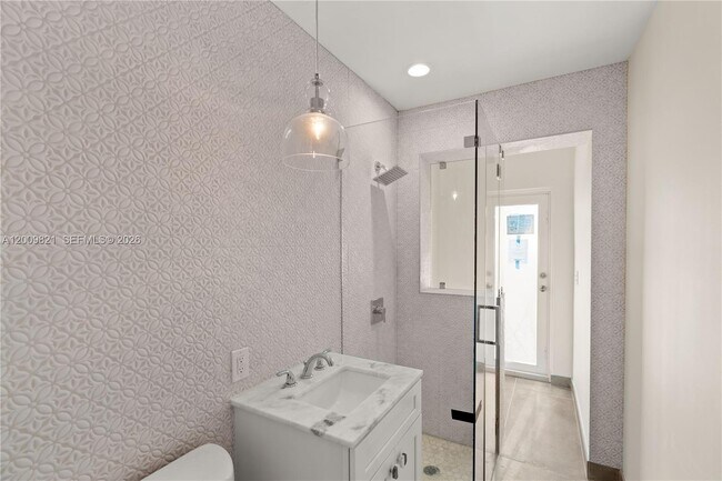 Building Photo - 5614 San Vicente St