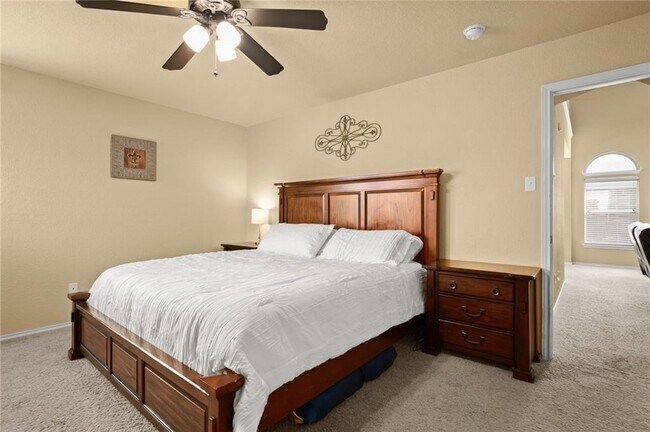 Building Photo - 921 Gentry Dr