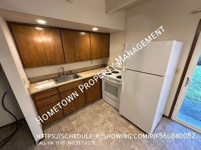 Building Photo - 2 Bedroom with W/S/G Included! Available NOW!