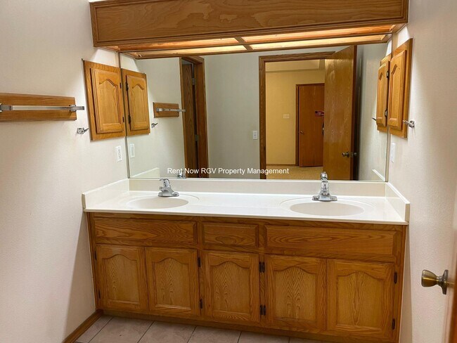 Building Photo - 1109 N 47th St